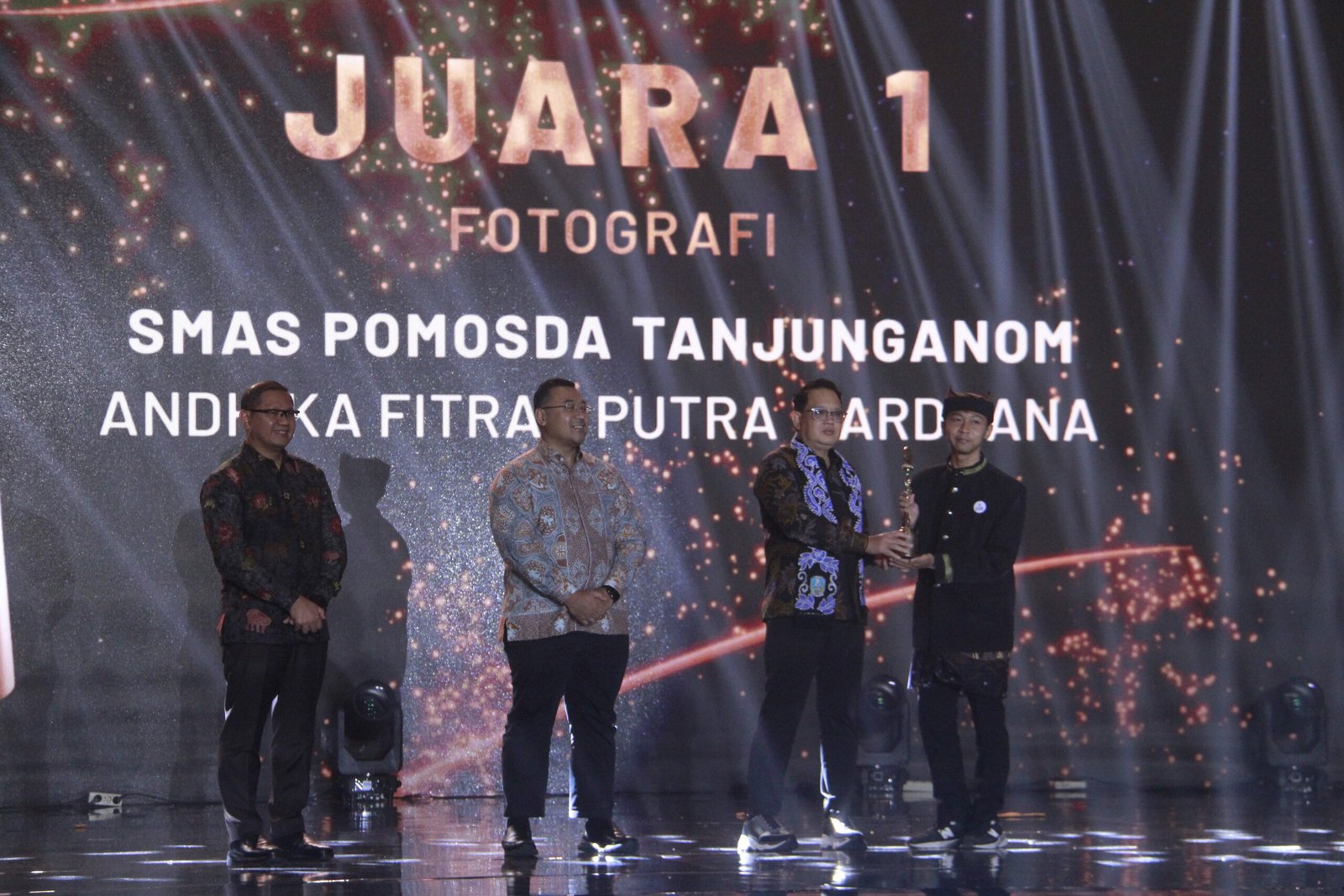 Juara 1 SMA Award Bidang Fotografi Tingkat Provinsi