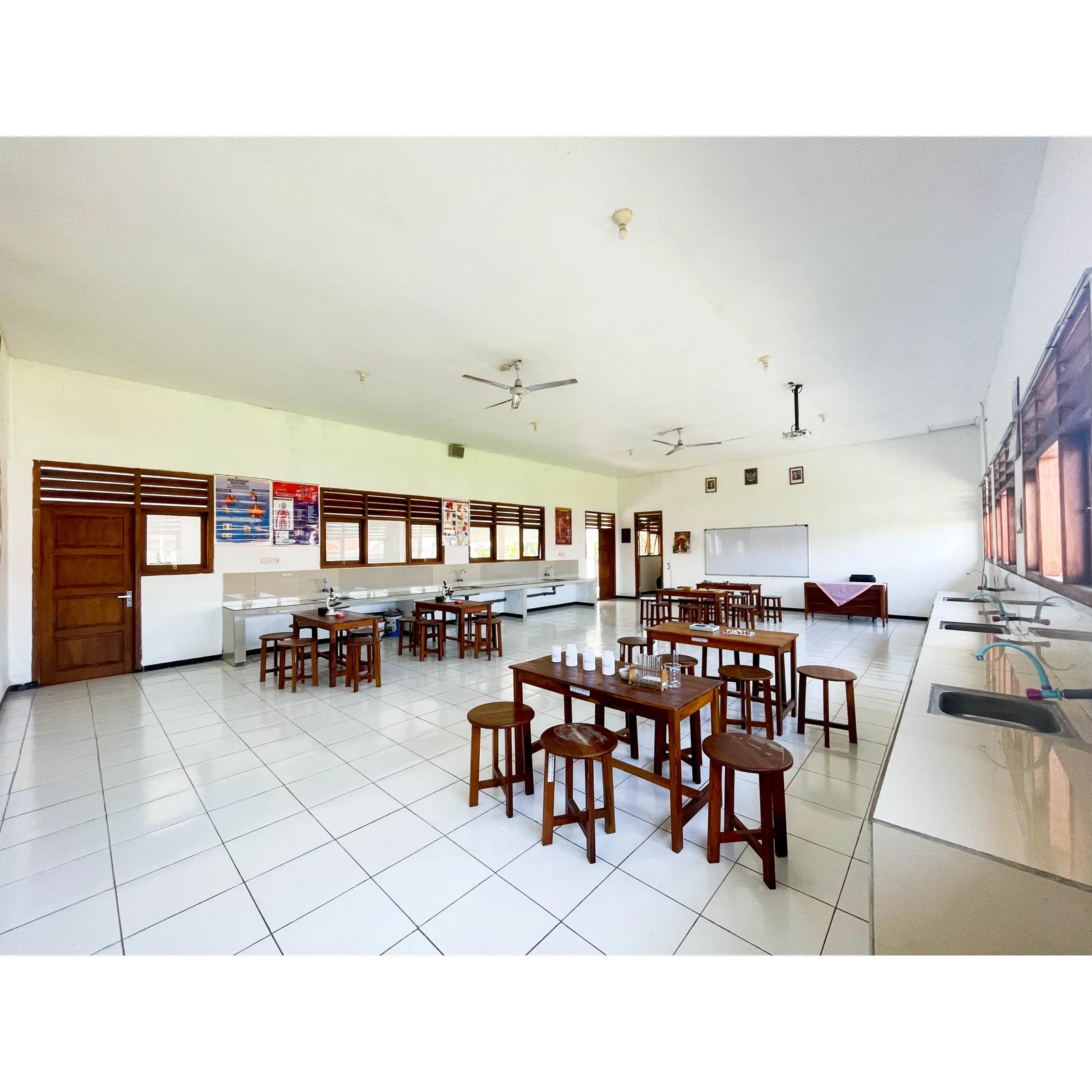 Ruang Lab Biologi
